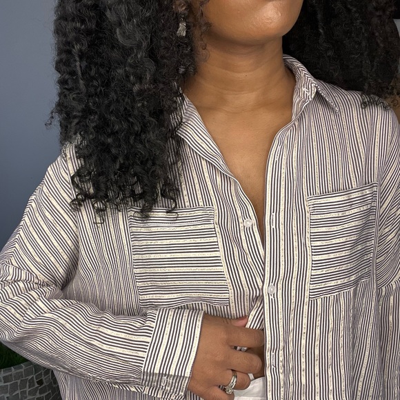 SOLD Express ButtonUp - Picture 2 of 6